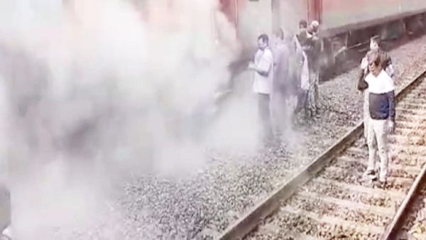 Chhattisgarh: पुरी अहमदाबाद एक्सप्रेस के पहिए से धुआं निकलने से मची अफरा-तफरी, सूझबूझ से टला ट्रेन हादसा