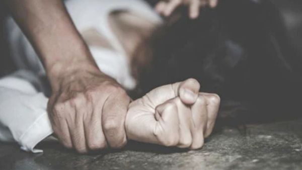 MP: फेसबुक फ्रेंड ने किडनैप कर की हैवानियत, फिर बेहोशी के आलम में नाबालिग लड़की को दोस्तों के सामने परोसा