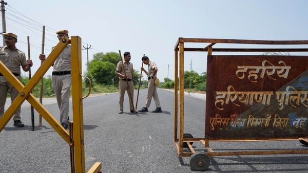 Nuh News: नूंह में एक बार फिर बवाल! पूजा के लिए जा रही महिलाओं पर पथराव, 3 घायल, फोर्स तैनात