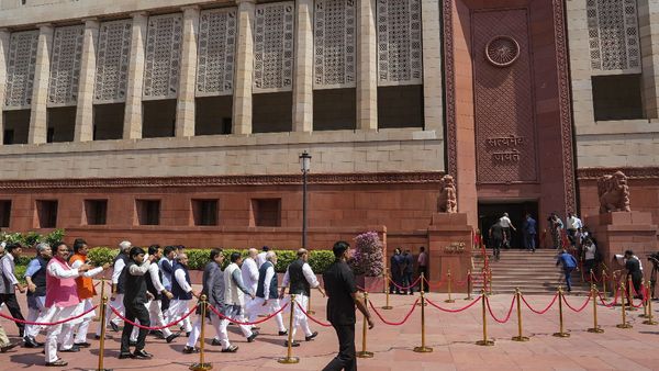 Winter session: 4 दिसंबर से 22 दिसंबर तक चलेगा संसद का शीतकालीन सत्र, बुलाई गई सर्वदलीय बैठक