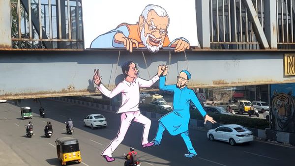 PM मोदी के एक हाथ में KCR तो दूसरे हाथ में ओवैसी, अलग अंदाज में दिखा तेलंगाना कांग्रेस का चुनावी कैंपेन