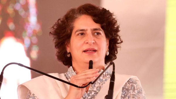 तेलंगाना: प्रियंका गांधी ने रैली को किया संबोधित, इंदिरा गांधी की जयंती पर उनके नाम और यादों का किया जिक्र