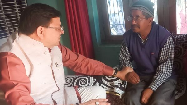 उत्तराखंड: CM पुष्कर सिंह धामी ने सिल्क्यारा टनल में फंसे मजदूरों के परिजनों से भेंट की, बढ़ाया हौसला