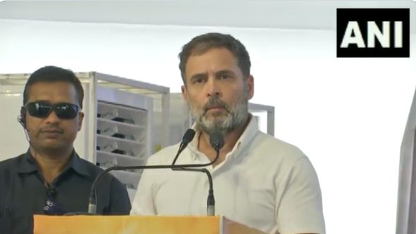 'महिलाओं के हर साल मिलेंगे 10 हजार रुपए', दौसा की रैली में राहुल गांधी का बड़ा ऐलान