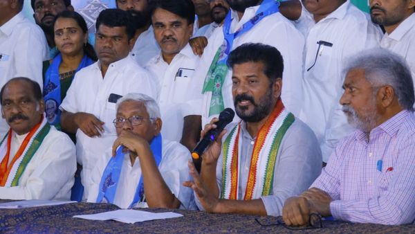 तेलंगाना: अल्पसंख्यकों के बाद अब आदिवासियों ने लगाए 'रेवंत हटाओ कांग्रेस बचाओ' के नारे