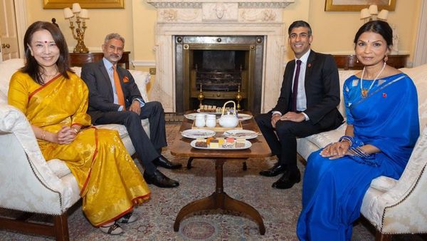 भारतमय हुआ ब्रिटेन का प्रधानमंत्री आवास, भारतीय मूल के प्रधानमंत्री ने भारतीय विदेश मंत्री के साथ मनाई दिवाली
