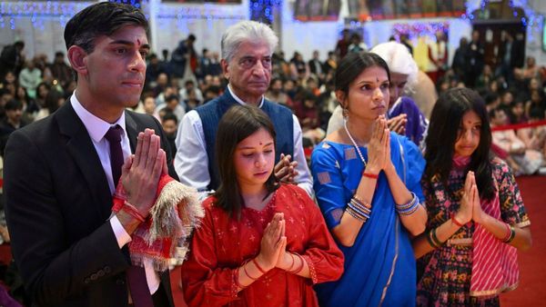 Rishi Sunak: सरकार पर संकट के बादल के बीच ऋषि सुनक का भजन वाला वीडियो वायरल, गा रहे रघुरति राघव राजा राम...