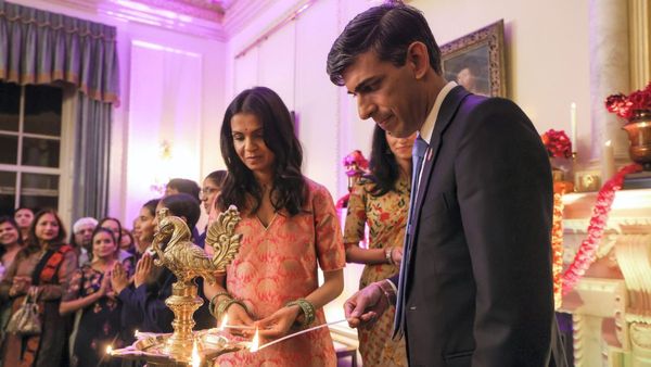 Explainer: UK में पहले हिंदू प्रधानमंत्री ऋषि की खतरे में सरकार! भारतवंशी ब्रेवरमैन को हटाने के बाद उठा तूफान