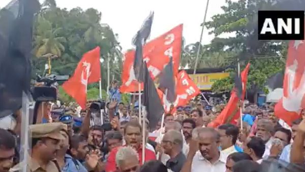 तमिलनाडु: स्वतंत्रता सेनानी को पुरस्कार देने से इनकार करने पर CPIM ने राज्यपाल के खिलाफ किया विरोध प्रदर्शन