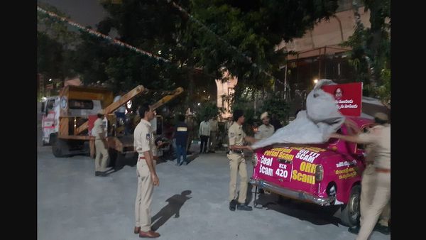 'कार नंबर KCR 420...', तेलंगाना CM को 'बदनाम' करने के चक्कर में फंसी कांग्रेस, पुलिस ने की अब कार्रवाई