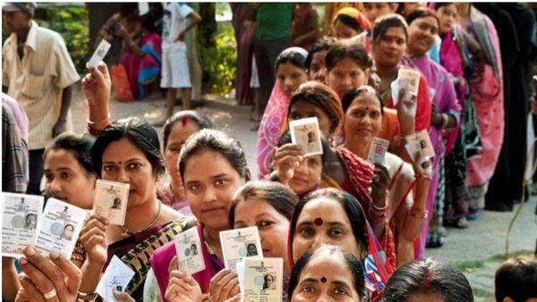 तेलंगाना विधानसभा चुनाव परिणाम में महिला वोटर निभाएंगी अहम भूमिका, जानें राजनीतिक दलों ने क्‍या किए है वादे