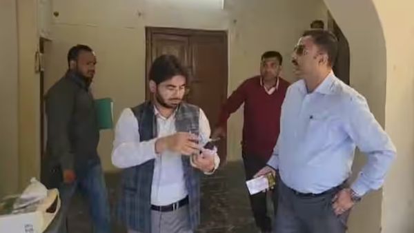 उत्तराखंड सरकार ने खाली कराया 400 करोड़ का काबुल हाउस, 16 परिवारों का था अवैध कब्जा