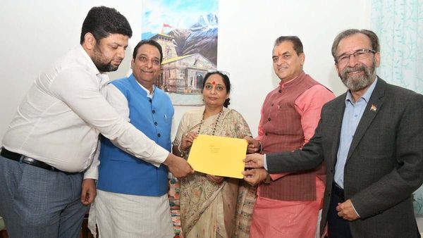 उत्तराखंड स्थापना दिवस पर राज्य आंदोलनकारियों के लिए आई ये खुशखबरी, धामी सरकार देने जा रही बड़ी सौगात