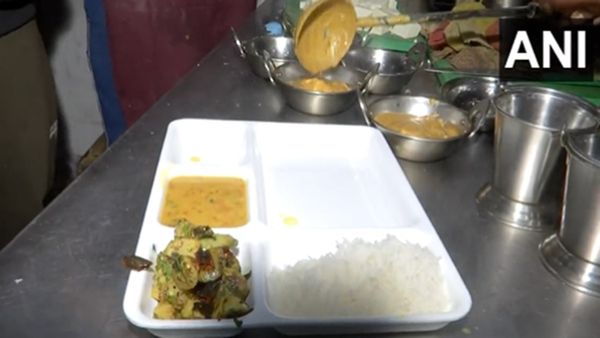 सुरंग में फंसे मजदूरों को भेजा गया मटर पनीर, पुलाव, डॉक्टरों की निगरानी में बन रहा खाना