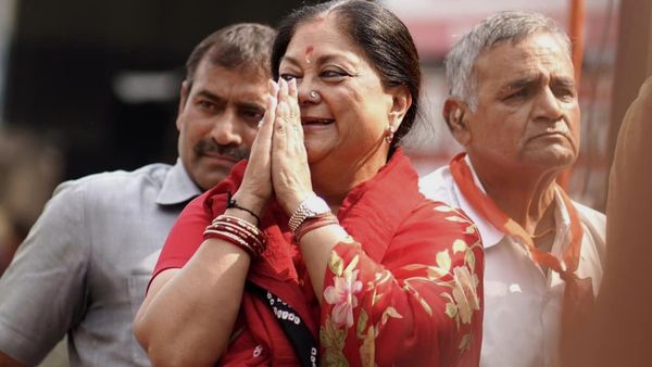 Vasundhara Raje: राजनीति से रिटायर होना चाहती हैं पूर्व CM वसुंधरा राजे, चुनावी रैली में बताई वजह, देखें Video