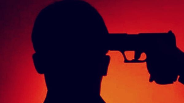 Bhopal News: पत्नी से परेशान युवक ने आधी रात में बच्चों के सामने खुद को मारी गोली, कोलार थाना क्षेत्र की घटना