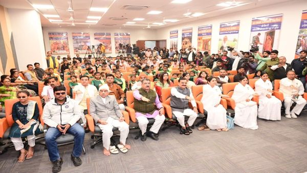 Bhopal News: दिव्यांग बच्चों के साथ BJP प्रदेश अध्यक्ष वीडी शर्मा सुनी पीएम मोदी की “मन की बात“