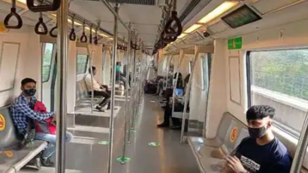 'लड़के नहीं हैं सुरक्षित...' सरेआम लड़की ने मेट्रो में युवक के साथ किया ऐसा काम, भड़क गए लोग