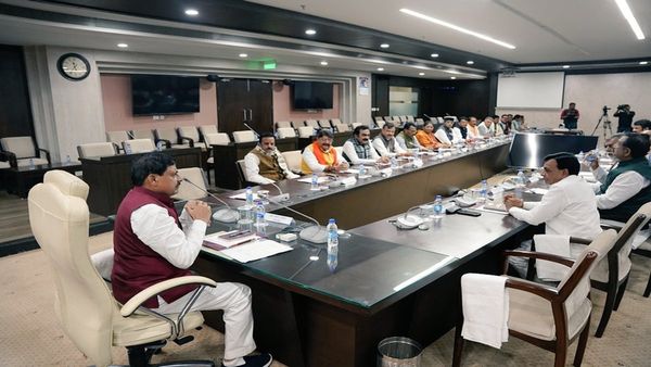MP News: नए मंत्रिमंडल के साथ CM डॉ मोहन यादव ने किया मंथन, शाम तक हो सकते हैं विभागों के बंटवारे
