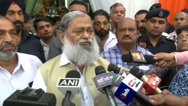 हरियाणा: सरकारी कर्मचारियों को मिलेगा योगा ब्रेक, रोज करने होंगे दस मिनट आसन