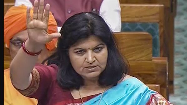 नवीन पटनायक पर बरसीं भाजपा सांसद अपराजिता, बोलीं- मेरे समय की भरपाई कौन करेगा