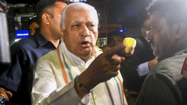 Kerala News: 'पिनराई विजयन हमें शारीरिक चोट पहुंचाने की रच रहे साजिश', राज्यपाल आरिफ खान का CM पर गंभीर आरोप