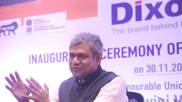 लखनऊ होते हुए मेरठ से प्रयागराज के बीच चलेगी ट्रेन, रेल मंत्री बोले- प्रोजेक्ट्स की पूरी हो चुकी स्टडी