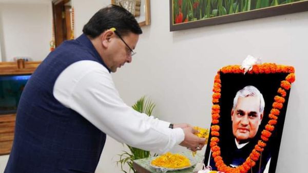उत्तराखंड: 'उनके लिए राष्ट्रहित सर्वोपरि', CM पुष्कर सिंह धामी ने पूर्व PM अटल बिहारी वाजपेयी की मनाई जयंती