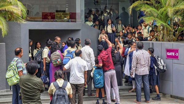 बेंगलुरु के 48 स्कूलों को बम की धमकी वाले Email कहां से किए गए थे? अब सामने आया सच