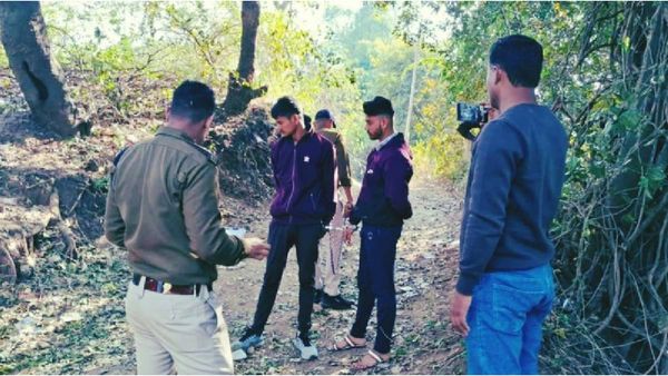 Betul News: एक लड़की के दो प्रेमी, प्रेमिका को लड़के के साथ कमरे में देखा तो दूसरे ने उठाया खौफनाक कदम