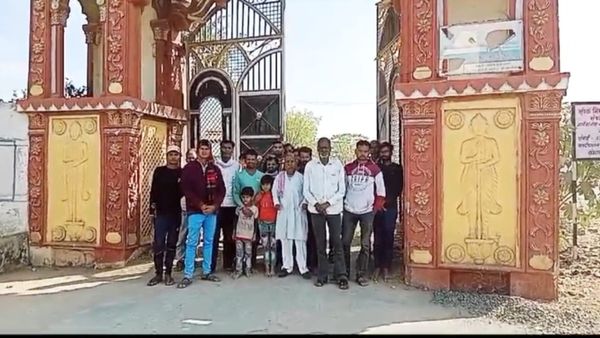 Guna News Video: चिता के पास पहुंचते ही परिजनों के उड़े होश, श्मशान घाट से मुर्दे की अस्थियां हुई चोरी