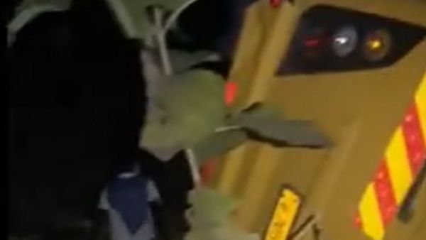 Gujarat News: वलसाड में बड़ा हादसा, बस पलटने से कई यात्री घायल, अस्पताल में भर्ती