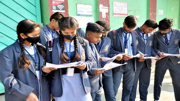 CBSE Board Exam Date: सीबीएसई ने जारी किया बोर्ड परीक्षा का टाइमटेबल, जानिए कब से हैं 10वीं-12वीं के एग्जाम