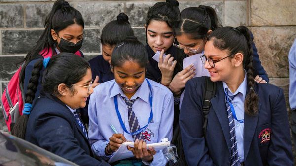 CBSE ने 10th-12th के प्रैक्टिकल एग्जाम के लिए जारी की गाइडलाइन, परीक्षा से पहले करें चेक