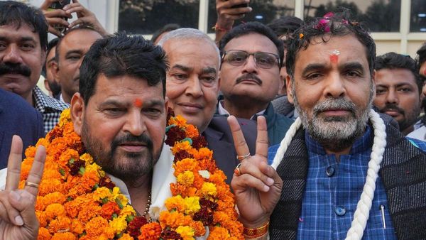 कौन हैं संजय सिंह, क्यों किए गए निलंबित, क्या बृजभूषण शरण सिंह के करीबी होने की वजह से हुए सस्पेंड?