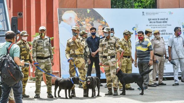 अब CISF करेगी संसद की सुरक्षा! सिक्योरिटी ब्रीच के बाद केंद्र ने लिया फैसला