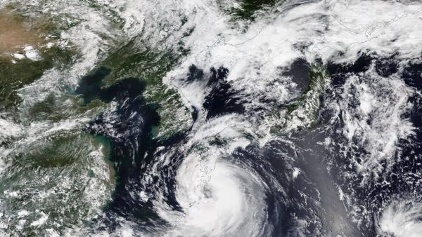 आंध्र प्रदेश: मिचौंग चक्रवाती तूफान का कहर, 3-4 और 5 दिसंबर को होगी बहुत भारी बारिश, रेड अलर्ट जारी