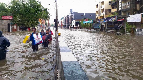 Cyclone Michaung: साइक्लोन मिचौंग आज आंध्र प्रदेश के तट से टकराएगा, कई राज्यों में बारिश का अलर्ट