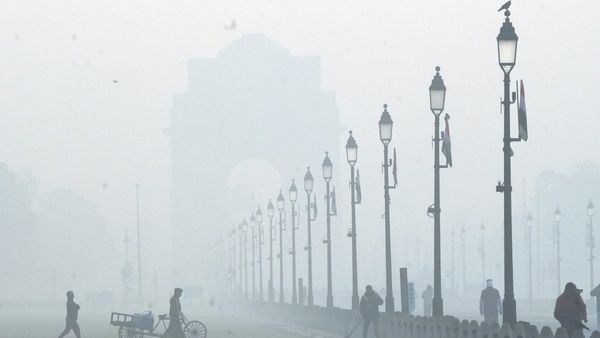 Delhi Pollution: दिल्ली में AQI फिर 400 के पार, न्यू ईयर पर आतिशबाजी से और जहरीली हो सकती है हवा