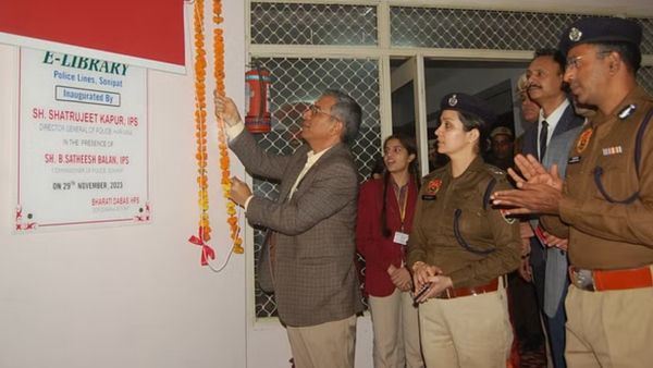 सोनीपत पुलिस लाइन में DGP शत्रुजीत कपूर ने किया ई-लाइब्रेरी का उद्घाटन, अत्याधुनिक सुविधाओं से है लैस