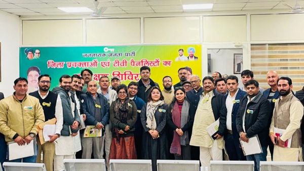छेड़छाड़ के आरोपी अध्यापक के मामले में दुष्यंत चौटाला ने कांग्रेस पर कसा तंज, कही ये बात