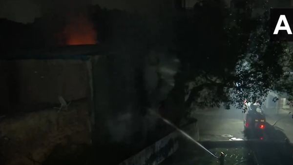 Delhi News: दिल्ली के कश्मीरी गेट इलाके में लगी भीषण आग, मौके पर दमकल की 7 गाड़ियां