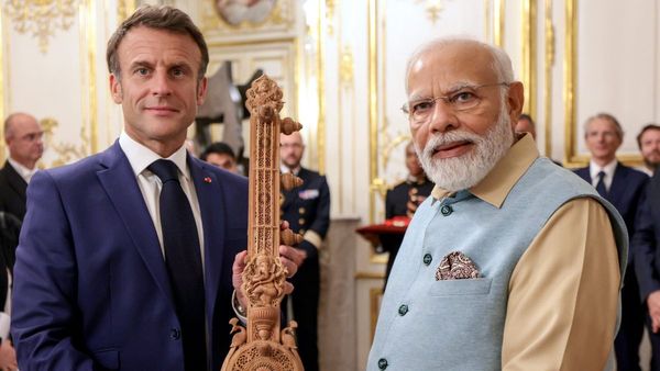 भारत ने फ्रांस के राष्ट्रपति मैक्रों को भेजा गणतंत्र दिवस में चीफ गेस्ट का न्योता, बाइडेन ने दिया था 'धोखा'