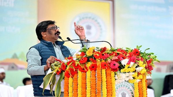 Jharkhand News: सरकार आपके द्वार कार्यक्रम में पहुंचे सीएम हेमंत सोरेन, 168 करोड़ की योजनाओं की दी सौगात