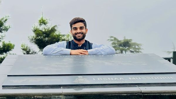 Moin Ahamd: हिम्‍मत हार रहे हो तो कैफे वाले मोईन के IAS बनने की कहानी से साल 2024 में करें नई शुरुआत