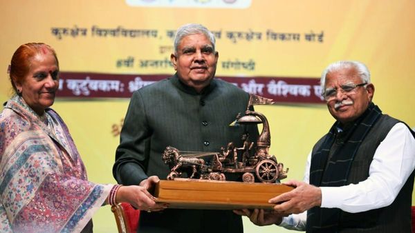 जगदीप धनखड़ ने सीएम खट्टर को बताया गीता का सच्चा अनुयायी, कही ये खास बात