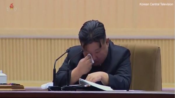 Kim Jong-Un: सैकड़ों मांओं के सामने फूट-फूटकर रोने लगे किम जोंग उन, उत्तर कोरियाई तानाशाह क्यों हुए इमोशनल?