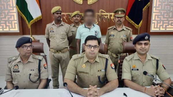 Gorakhpur News: पासपोर्ट जांच में लापरवाही बरतने पर कर्मचारियों पर एसएसपी ने लिया यह एक्शन