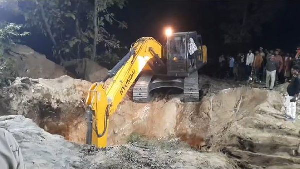 Alirajpur Borewell Accident: खेलते-खेलते बोरवेल में जा गिरा मासूम, जिंदगी की जंग हारा