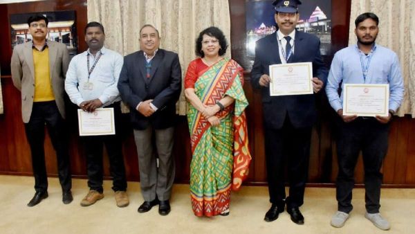 North Eastern Railway Gorakhpur: जानिए क्या है 'मैन आफ द मंथ संरक्षा पुरस्कार', ये हुए सम्मानित